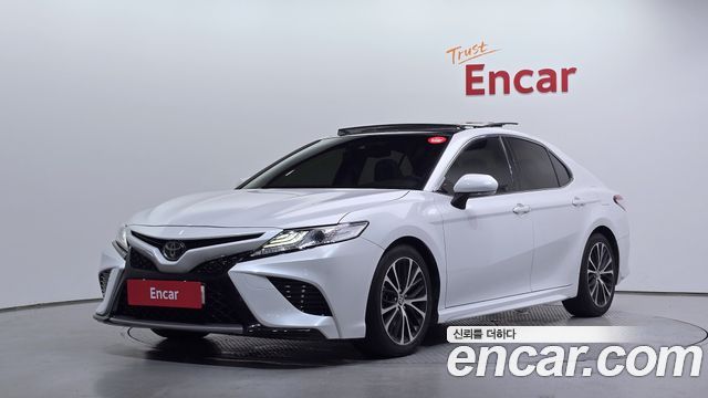 Toyota Camry — exterior