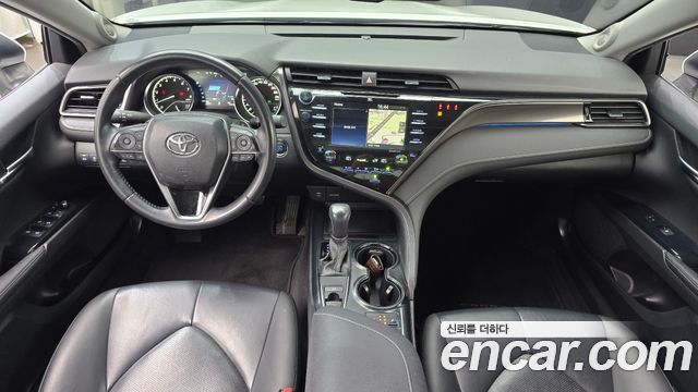 Toyota Camry — interior