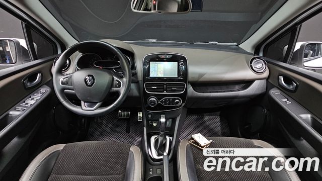 Renault Korea Clio — interior