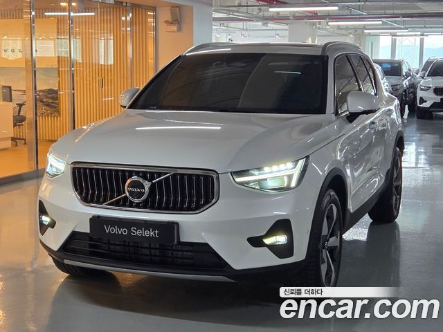 Volvo XC40 — exterior