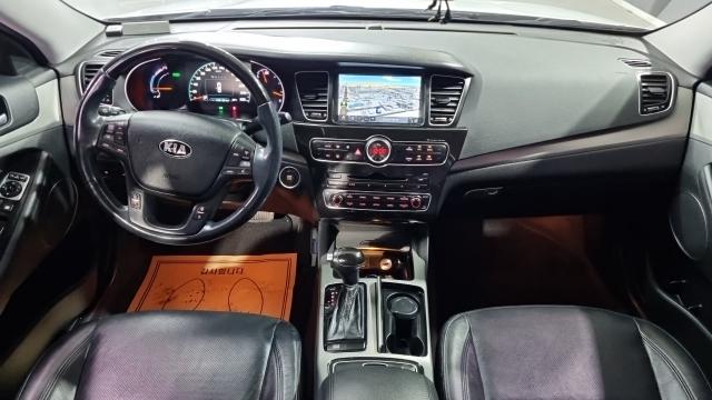 Kia K7 — interior