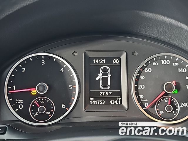Volkswagen Tiguan — interior