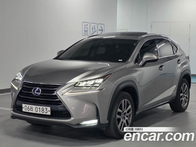 Lexus NX — interior