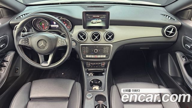 Mercedes-Benz CLA-Class — interior