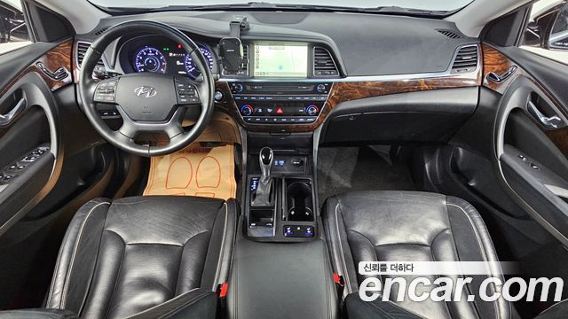 Hyundai Aslan — interior