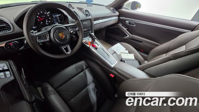 Porsche 718 — interior