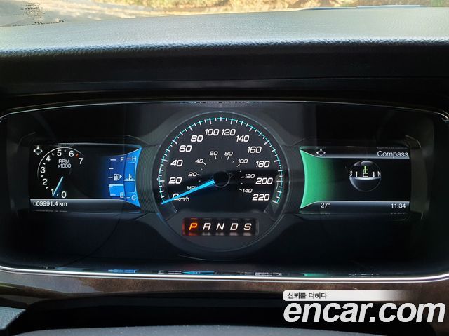 Ford Taurus — interior