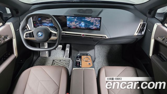 BMW iX — interior