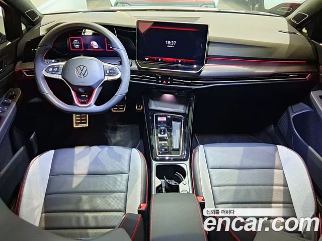 Volkswagen Golf — interior