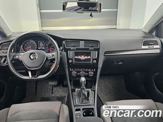 Volkswagen Golf — interior