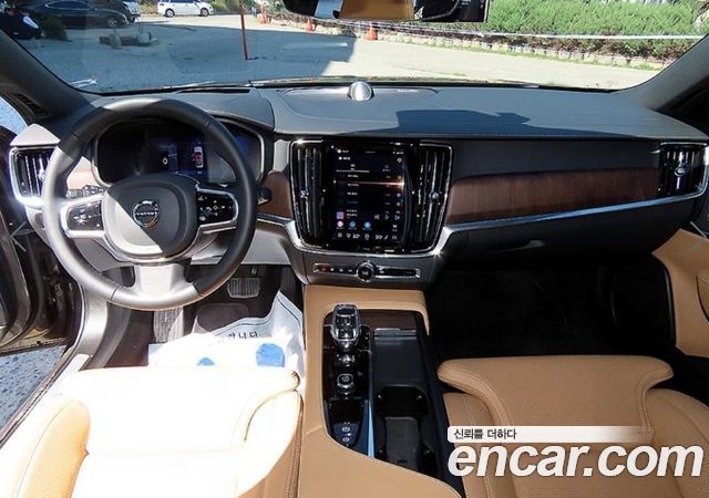 Volvo S90 — interior