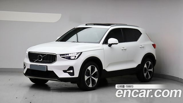 Volvo XC40 — exterior
