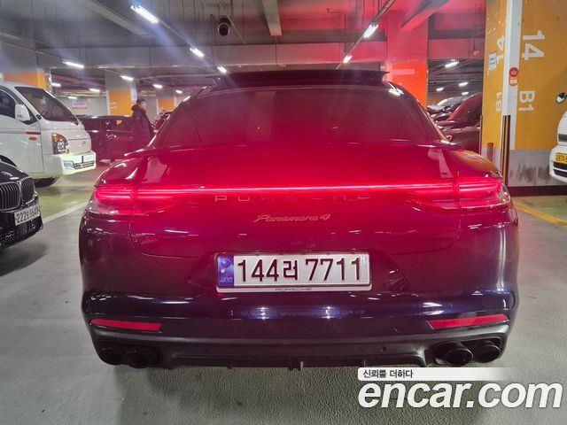 Porsche Panamera — interior
