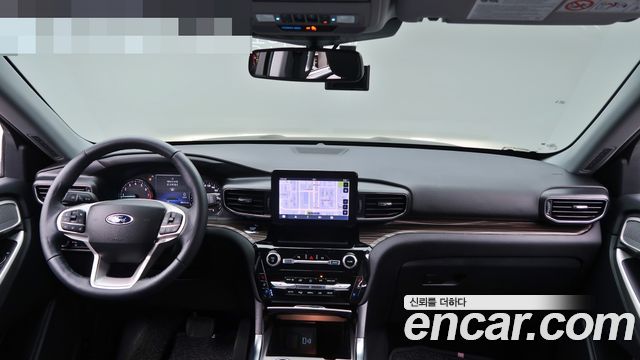 Ford Explorer — interior