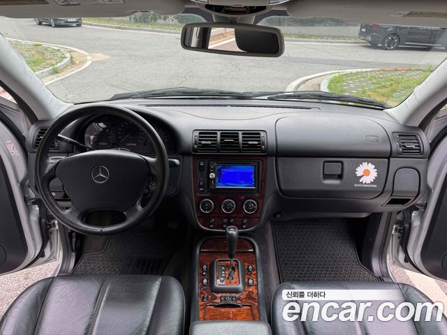 Mercedes-Benz M-Class — interior