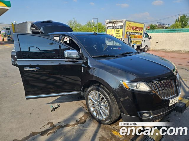 Lincoln MKX — interior