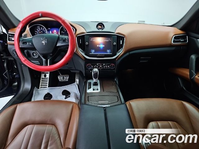 Maserati Ghibli — interior