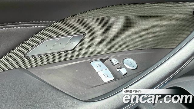 BMW M4 — interior