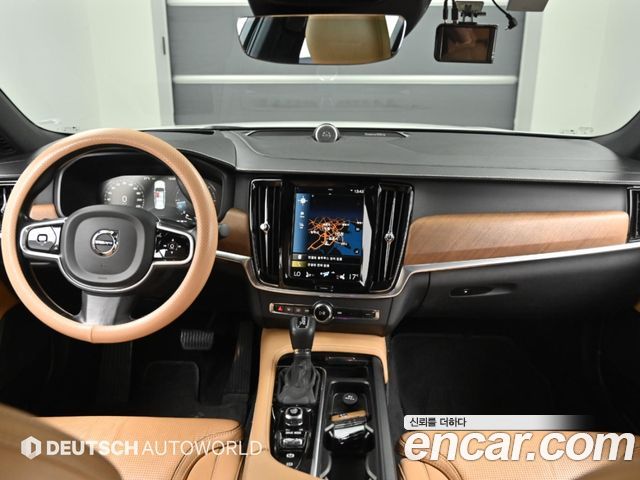 Volvo S90 — interior