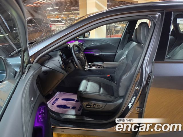 Lexus RX — interior