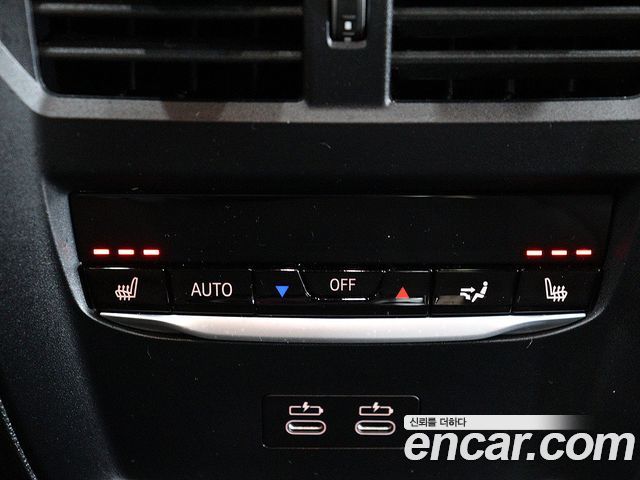 BMW i4 — interior