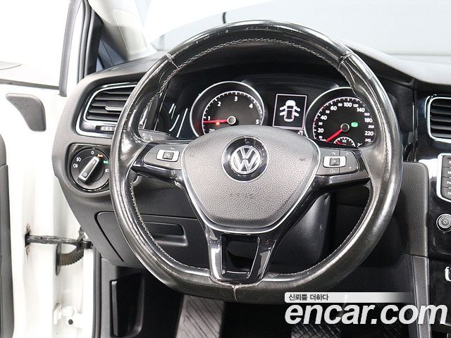 Volkswagen Golf — interior