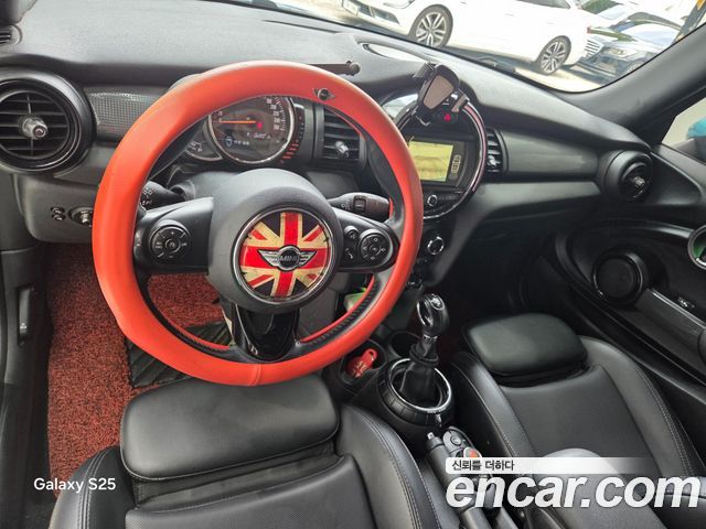 MINI Cooper Convertible — interior