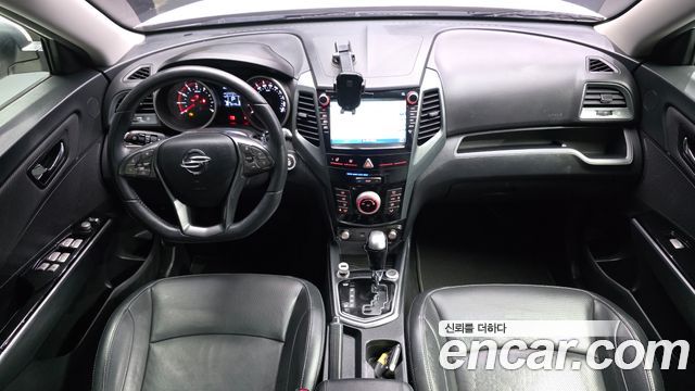 KG Mobility Tivoli — interior