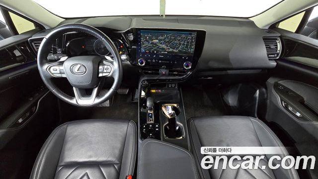 Lexus NX — interior