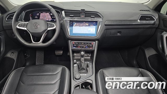 Volkswagen Tiguan — interior