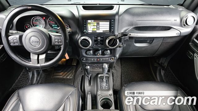 Jeep Wrangler — interior