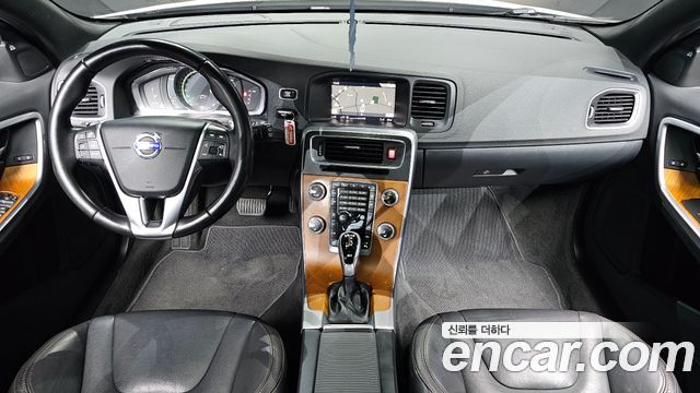 Volvo V60 — interior