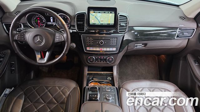 Mercedes-Benz GLS-Class — interior