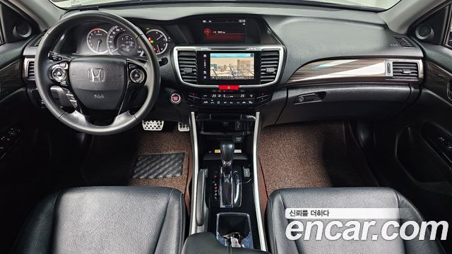 Honda Accord — interior