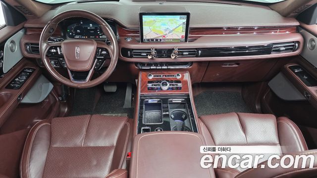 Lincoln Aviator — interior
