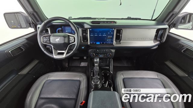 Ford Bronco — interior
