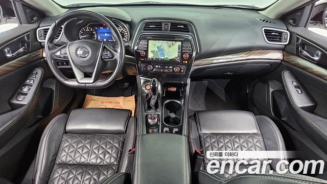 Nissan Maxima — interior