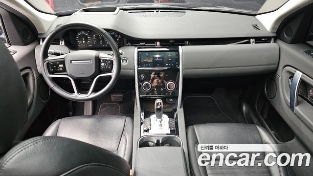 Land Rover Discovery Sport — interior