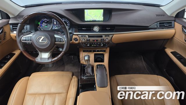 Lexus ES — interior