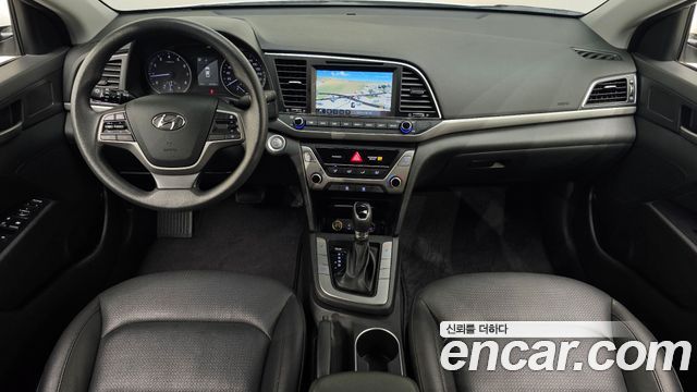 Hyundai Avante — interior