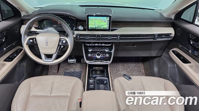 Lincoln Corsair — interior