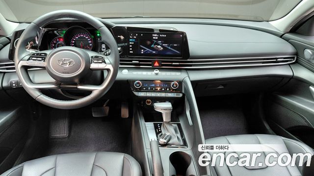 Hyundai Avante — interior
