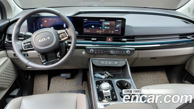 Kia Carnival — interior