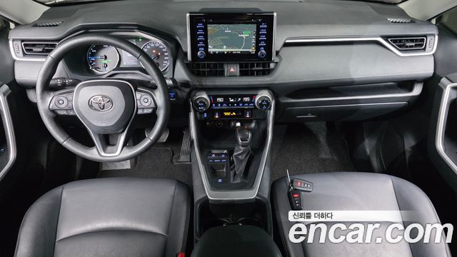 Toyota RAV4 — interior