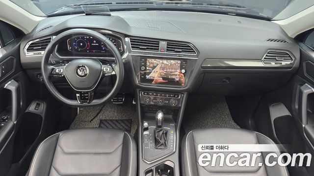 Volkswagen Tiguan — interior