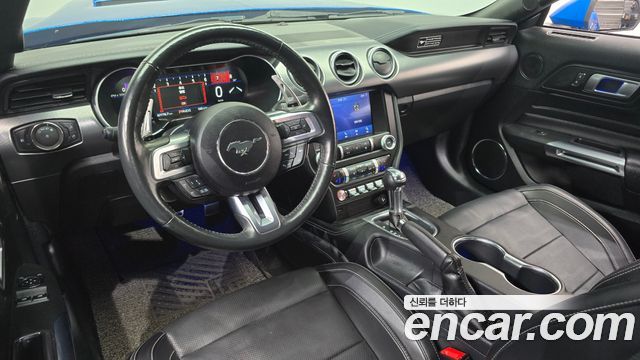 Ford Mustang — interior