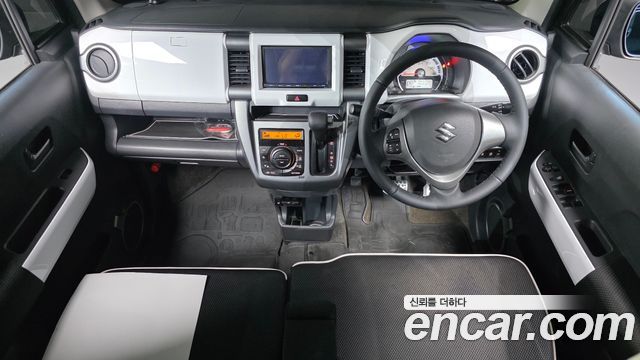 Suzuki Hustler — interior