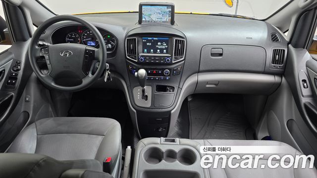 Hyundai Starex — interior