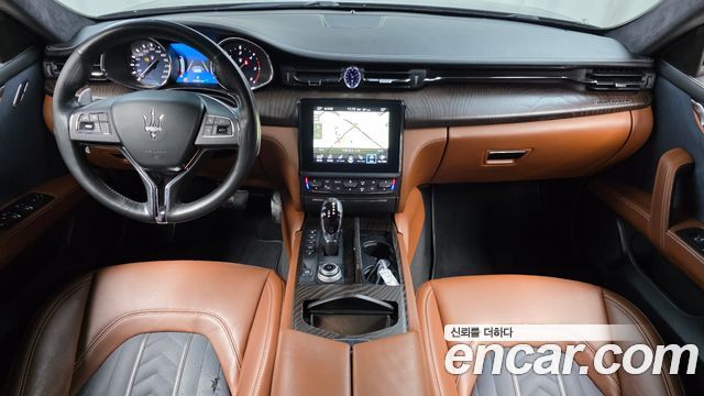 Maserati Quattroporte — interior