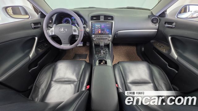 Lexus IS — interior